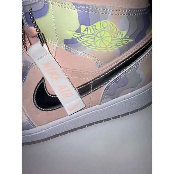 NIB woman’s size 11 Air Jordan 1 Mid SE - Picture 4 of 7